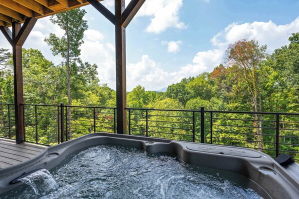 Outdoor spa tub