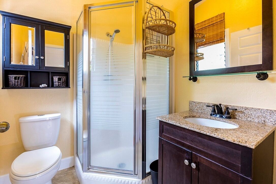 Charming 5-bedroom bed & breakfast in Captain Cook with WiFi, AC