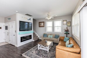 Smart-TV, fotballspill og bordtennis