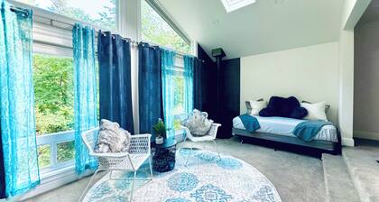 Serene Wooded Retreat in Woodinville