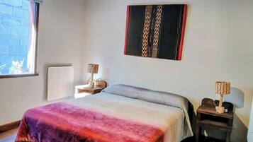 1 slaapkamer, een strijkplank/strijkijzer, wifi, beddengoed