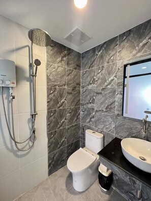 Bathroom - Phi Phi Rimlay Resort (Phi Phi Islands)