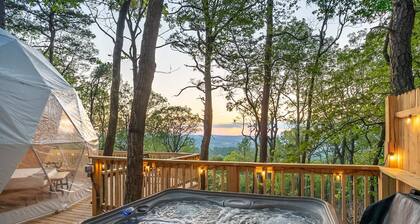Luxe Dome w Hot Tub, King Bed, Full Bath & FirePit