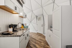 雪櫃、微波爐、爐具、咖啡機/沖茶器