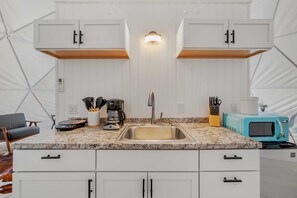 Fridge, microwave, stovetop, coffee/tea maker - Glamping dome w/hot tub & fire pit (Augusta)
