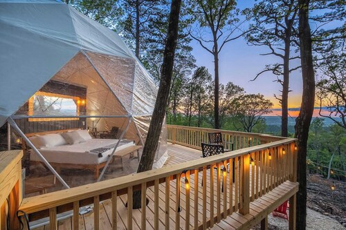 Glamping dome w/hot tub & fire pit