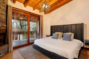 6 bedrooms, desk, iron/ironing board, WiFi - Forest Guesthouse Avándaro, entertainment and comfort for adults and children (Valle de Bravo)