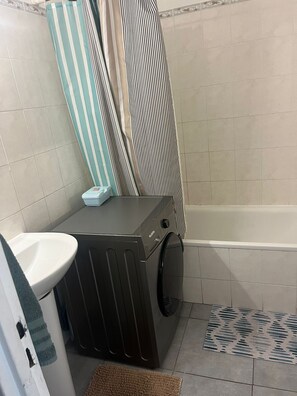 Jabón y papel higiénico