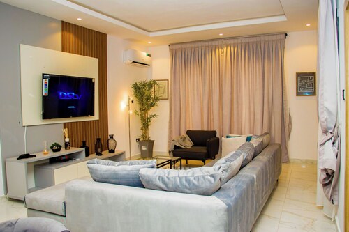 Charming 3-bedroom Villa estate with WiFi, 24/7 Electricity in Songotedo, Lekki