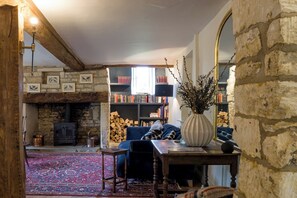 House | Living area | Flat-screen TV - The Mill House Beautiful 4BD Family Home (Stroud)