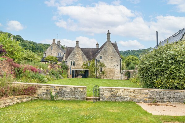 Exterior - The Mill House Beautiful 4BD Family Home (Stroud)
