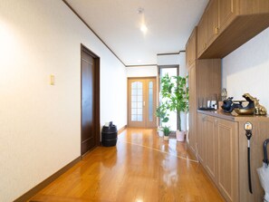 Apartament familiar | 3 dormitoris, escriptori i espai de treball apte per a portàtils