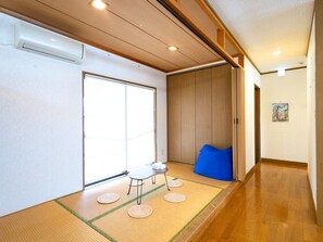 Apartament familiar | 3 dormitoris, escriptori i espai de treball apte per a portàtils