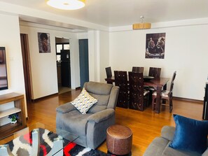 Smart TV, fireplace - 2-bedroom apartment in wonderful Ruaka with WiFi, AC (Ruaka)