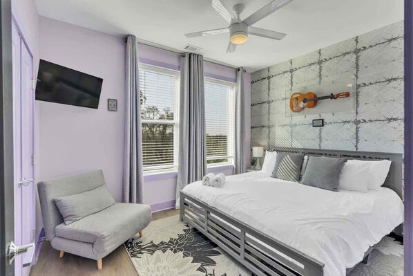 4 dormitoris, escriptori i planxa i posts de planxar 