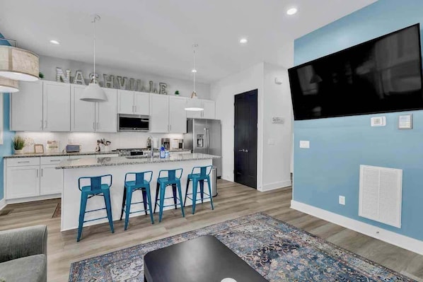 Fridge, oven, stovetop, dishwasher