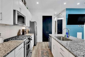 Réfrigérateur, four, plaque de cuisson, lave-vaisselle