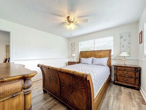 2 bedrooms, desk, iron/ironing board, travel crib