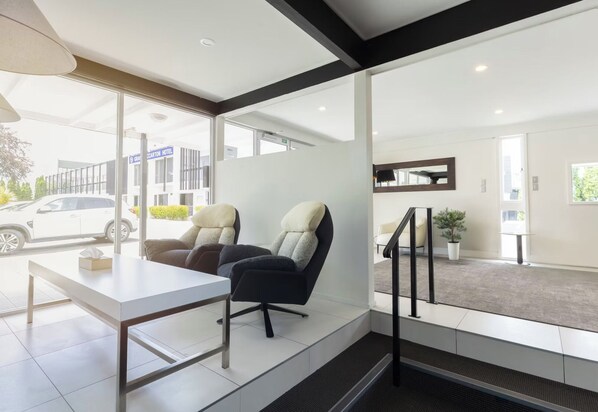 Coin salon dans le hall