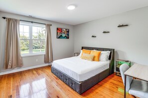 3 habitaciones, escritorio, tabla de planchar con plancha y internet 