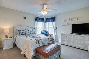 2 bedrooms, iron/ironing board, Internet, bed sheets - Pool Access & 2 Mi to Ocean: Myrtle Beach Condo! (Myrtle Beach)