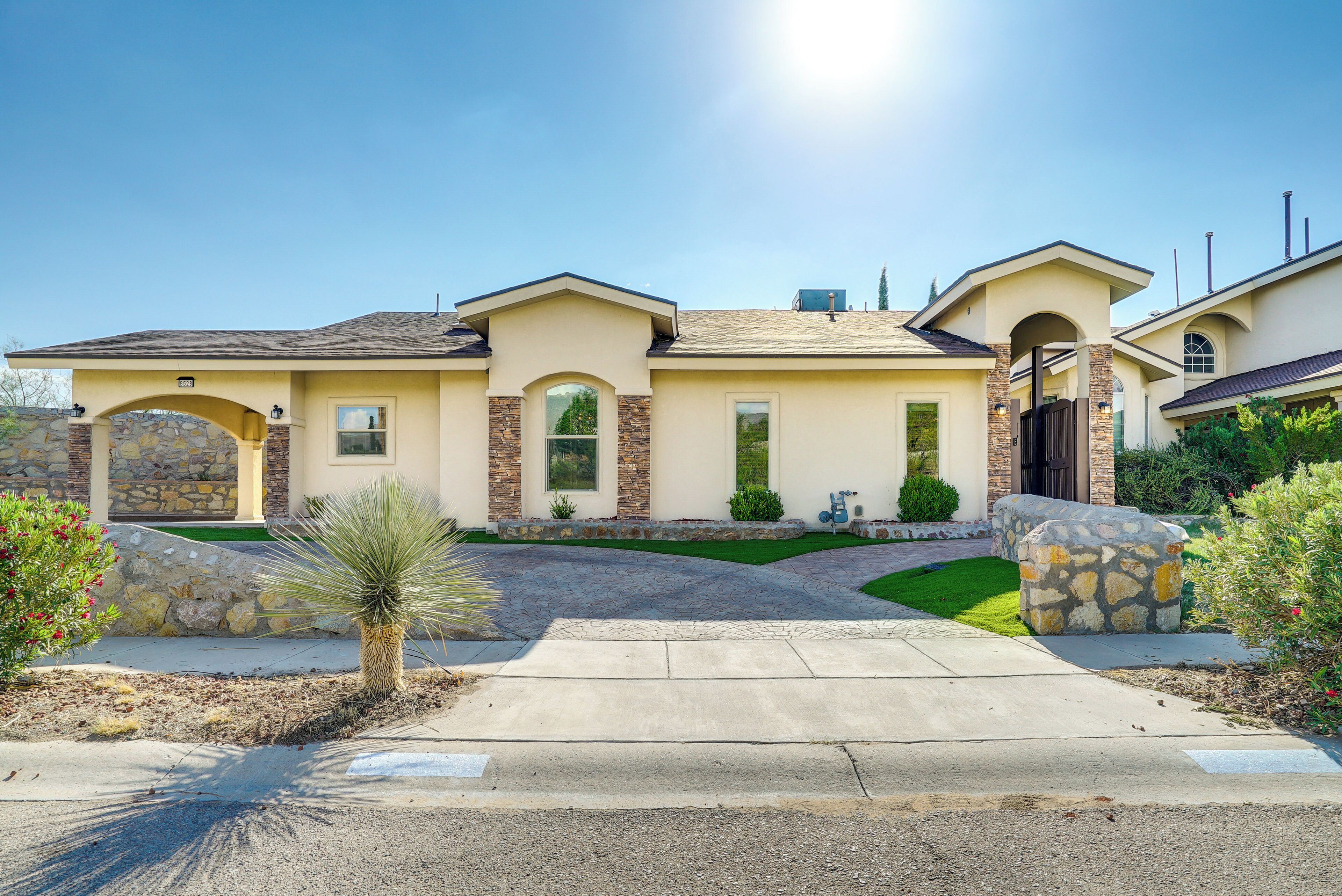 Unique El Paso Home w/ Patio ~ 1 Mi to The Shoppes