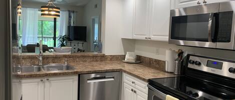 Fridge, microwave, stovetop, dishwasher