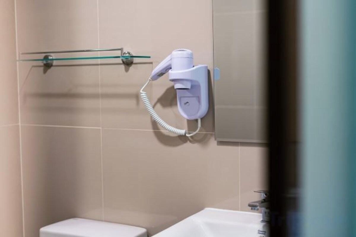 Badezimmer | Dusche, Haartrockner, Handtücher, Seife