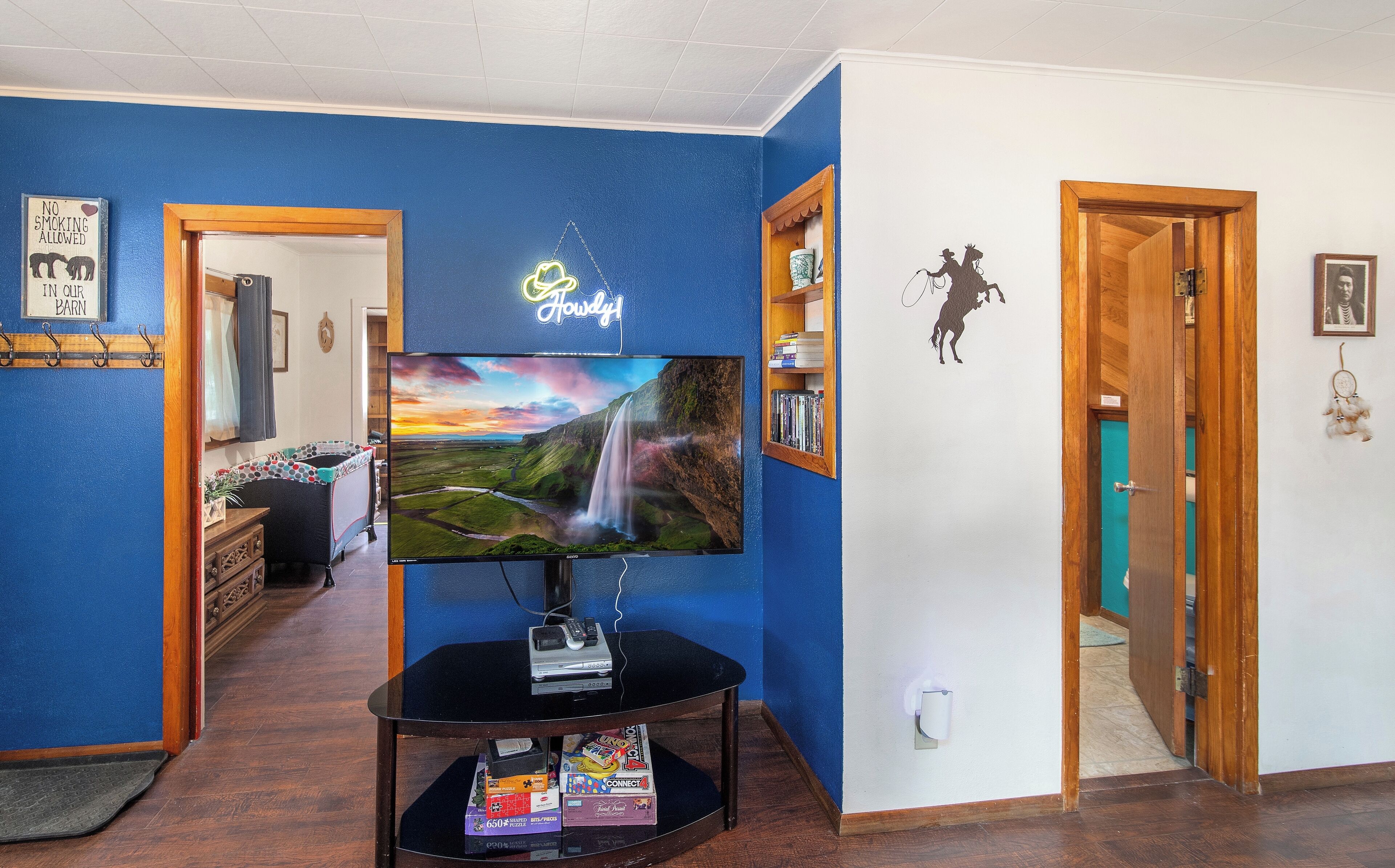 2 bedrooms, iron/ironing board, travel cot, free WiFi