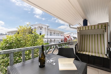 Balkon mit Strandkorb