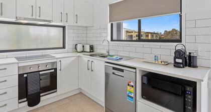 Riverside 3-Bed Home with Study Nook and BBQ