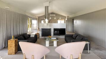 Luxury Cottage, 4 Bedrooms, Pets allowed, Valley View | Individually decorated, individually furnished, free WiFi