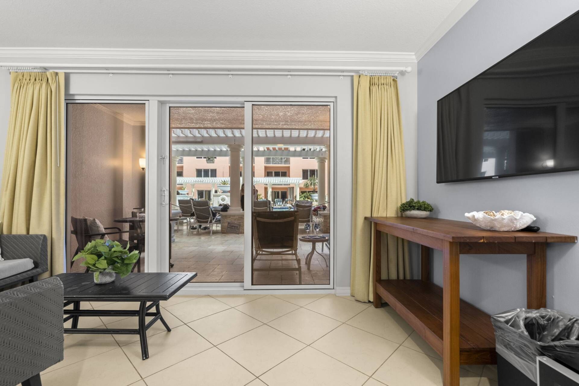 Beachside Oasis W/ Beautiful Gulf Views + Added Private Cabana Room With Direct Pool Access. Free Ti - Clearwater Beach, FL