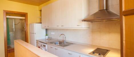 Fridge, microwave, oven, coffee/tea maker