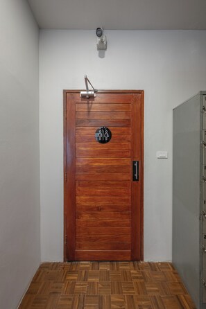 Shared Dormitory, City View | Soundproofing, free WiFi, bed sheets - Ed Hostel Rachamakka (Chiang Mai)