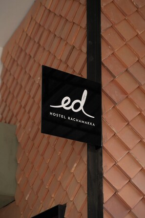 A sign with the text "ed HOSTEL RACHAMAKKA" on a black background. - Ed Hostel Rachamakka (Chiang Mai)