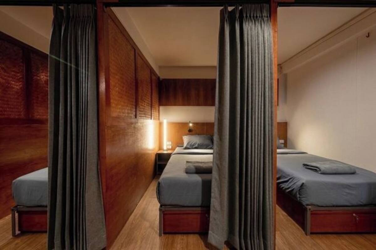 Soundproofing, free WiFi, bed sheets