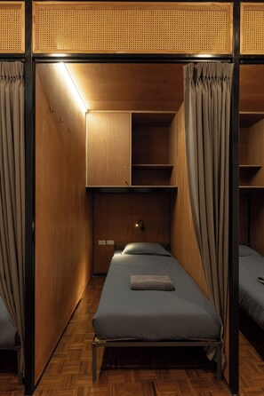 Soundproofing, free WiFi, bed sheets - Ed Hostel Rachamakka (Chiang Mai)