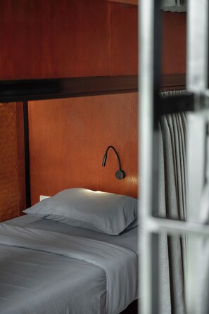 Shared Dormitory, City View | Soundproofing, free WiFi, bed sheets - Ed Hostel Rachamakka (Chiang Mai)