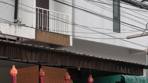 施設の正面