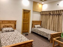 Deluxe Double Room | Soundproofing, iron/ironing board, free WiFi