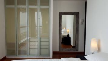 2 chambres, fer et planche à repasser, Wi-Fi, draps fournis