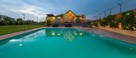 Familjevilla | Privat pool