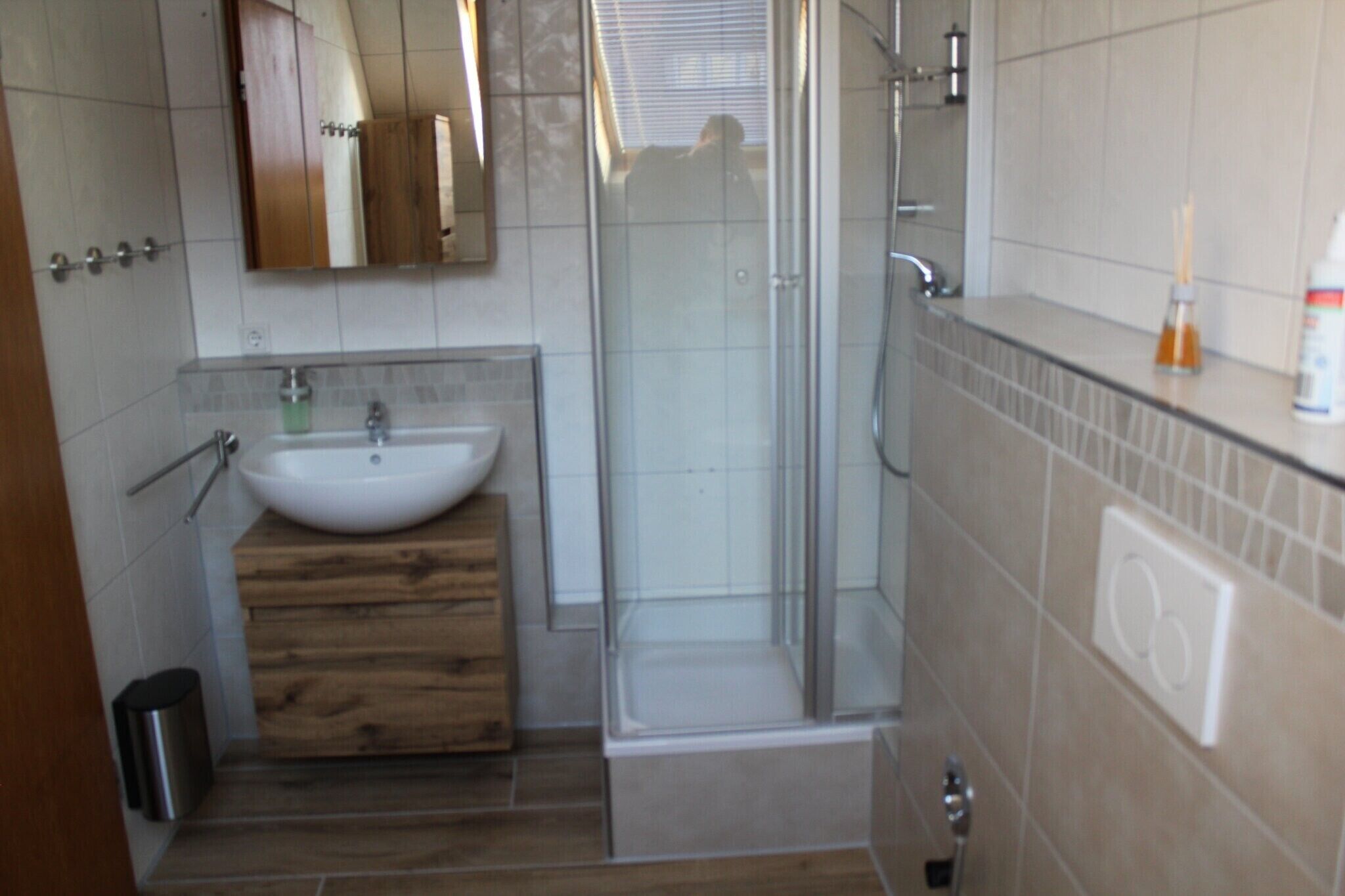 Douche, sèche-cheveux, serviettes fournies