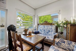 TV - Apartment 'Unit 1' with Wi-Fi (Timmendorfer Strand)