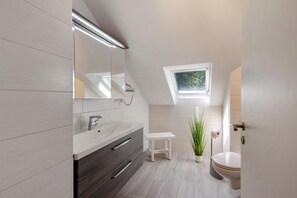 Dusch, hårtork och handdukar