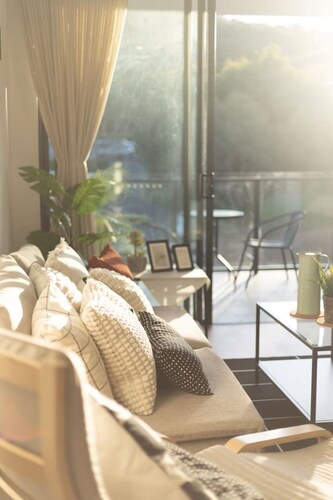 Mint New Stylish 3Beds Apt View/ Shops/Highway!