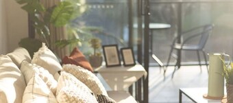 Mint New Stylish 3Beds Apt View/ Shops/Highway!