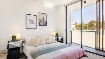 3 habitaciones, tabla de planchar con plancha, wifi y ropa de cama