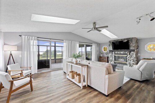 Desirable Bay Front Home-3BRD